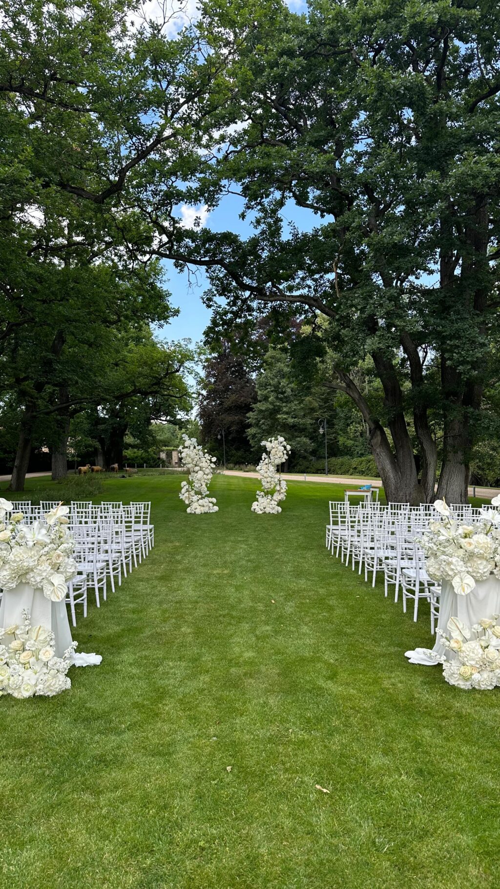 Instagram post from amoris.cz. This post is in position 0.